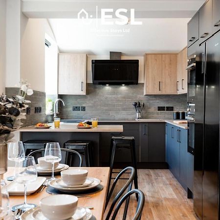 Central 5 Bedroom Townhouse Perfectly Located 2 Mins Walk From The Train Station Chester Exterior photo