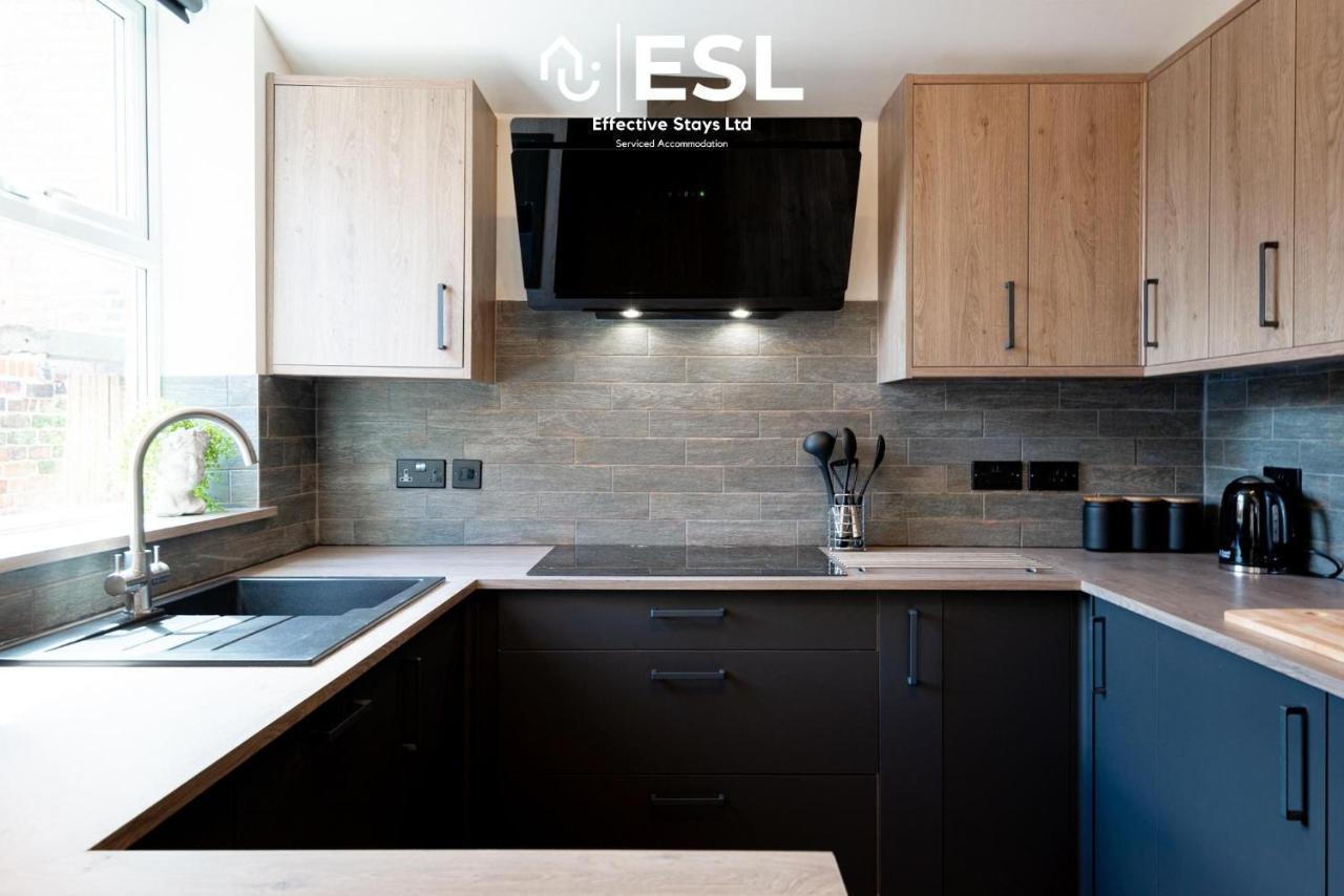 Central 5 Bedroom Townhouse Perfectly Located 2 Mins Walk From The Train Station Chester Exterior photo