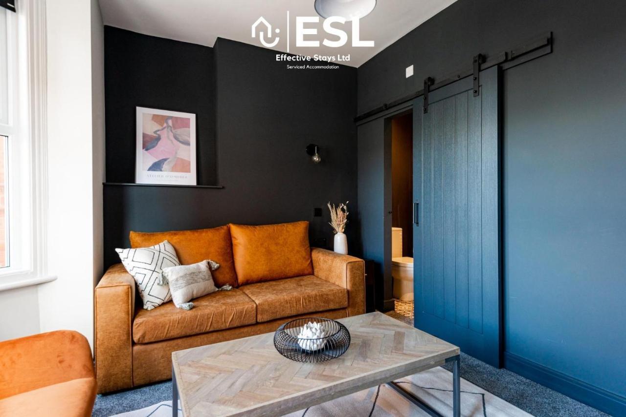 Central 5 Bedroom Townhouse Perfectly Located 2 Mins Walk From The Train Station Chester Exterior photo