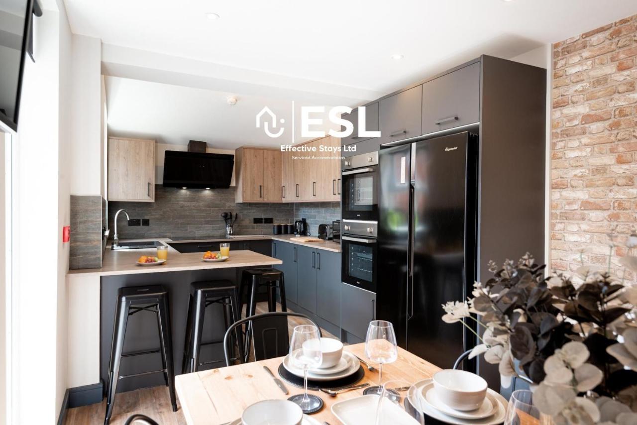 Central 5 Bedroom Townhouse Perfectly Located 2 Mins Walk From The Train Station Chester Exterior photo