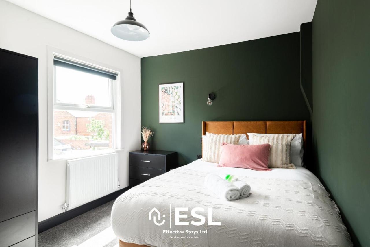 Central 5 Bedroom Townhouse Perfectly Located 2 Mins Walk From The Train Station Chester Exterior photo