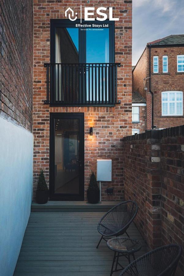 Central 5 Bedroom Townhouse Perfectly Located 2 Mins Walk From The Train Station Chester Exterior photo