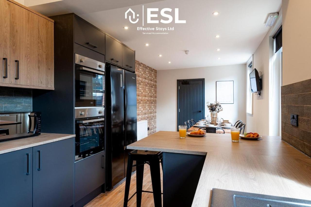 Central 5 Bedroom Townhouse Perfectly Located 2 Mins Walk From The Train Station Chester Exterior photo